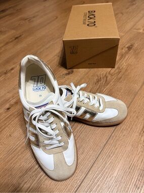 Back 70 Women's White & Beige Retro Sneakers